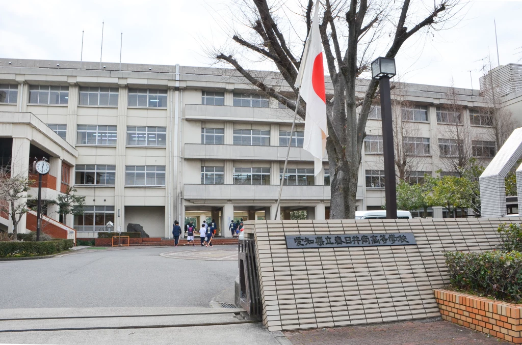 春日井南高校正門